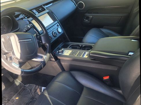 Used 2019 Land Rover Discovery SE image 12