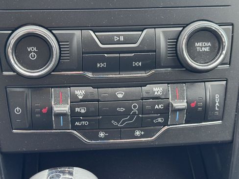 Used 2019 Ford Explorer XLT w/ Equipment Group 202A AWD/4WD image 18