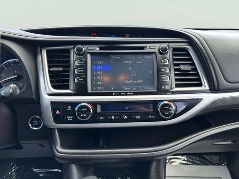 Used 2019 Toyota Highlander SE AWD/4WD image 27