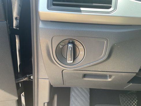 Used 2021 Volkswagen Atlas Cross Sport SE FWD image 19
