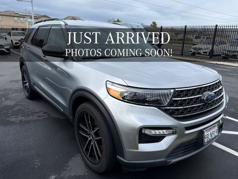Used 2022 Ford Explorer XLT w/ Equipment Group 202A image 1