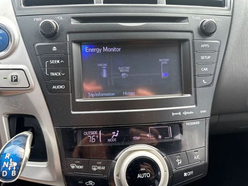 Used 2012 Toyota Prius V Five image 15