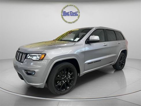 Used 2021 Jeep Grand Cherokee Laredo X AWD/4WD image 2