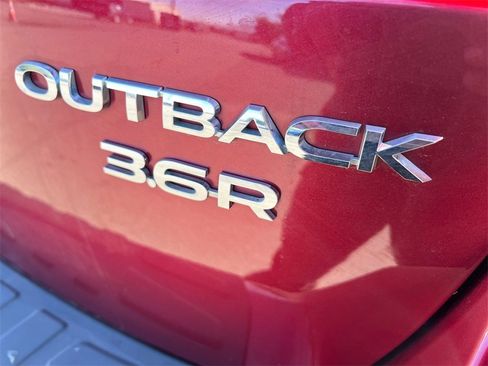 Used 2018 Subaru Outback 3.6R Limited image 30