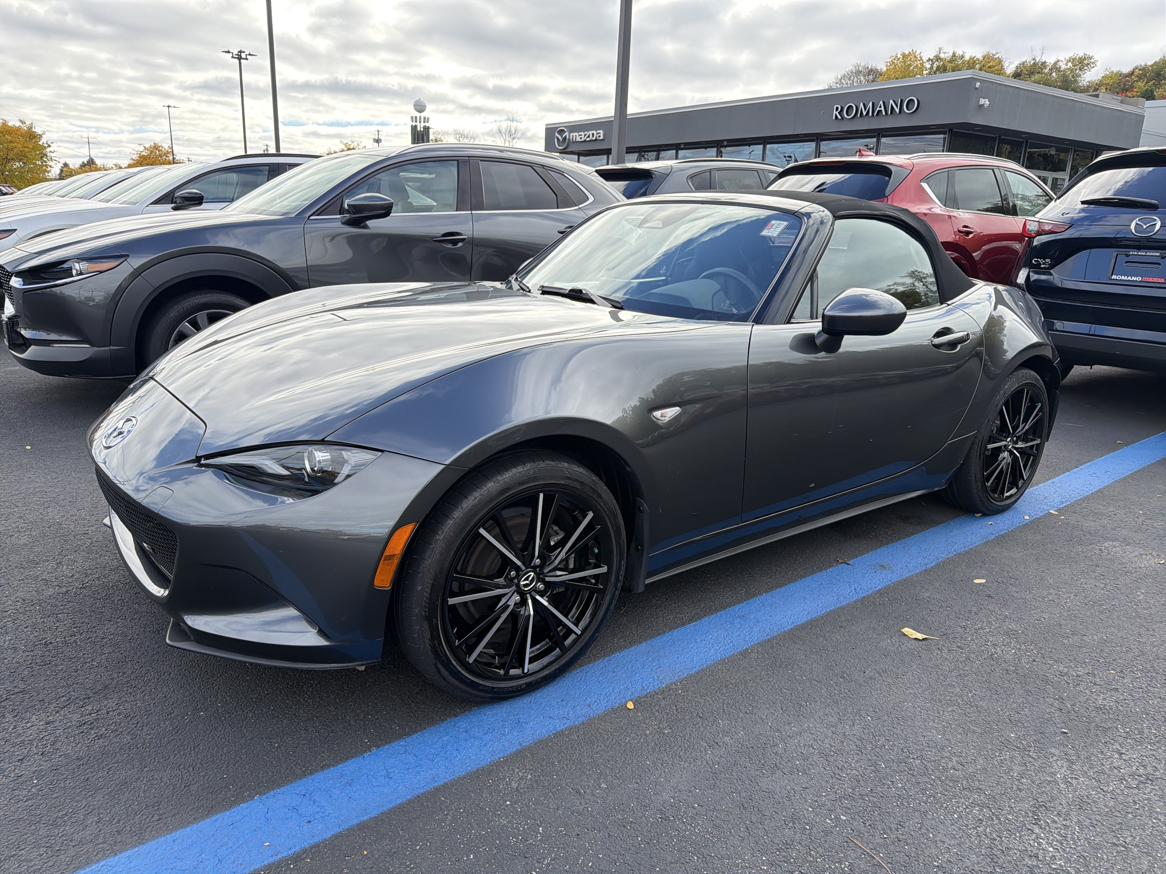 Used 2024 MAZDA MX-5 Miata Grand Touring RWD image 4