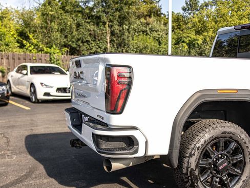 Used 2025 GMC Sierra 2500 AT4 w/ AT4 Premium Plus Package AWD/4WD image 14