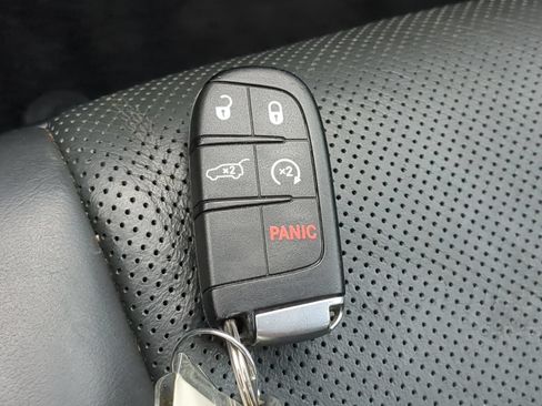 Used 2018 Dodge Durango R/T w/ Technology Group AWD/4WD image 37