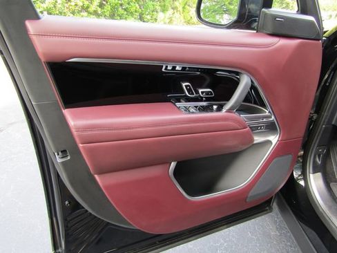 Used 2023 Land Rover Range Rover SE image 10