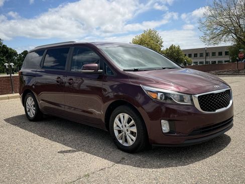 Used 2017 Kia Sedona LX w/ LX Essentials Premium Package FWD image 6