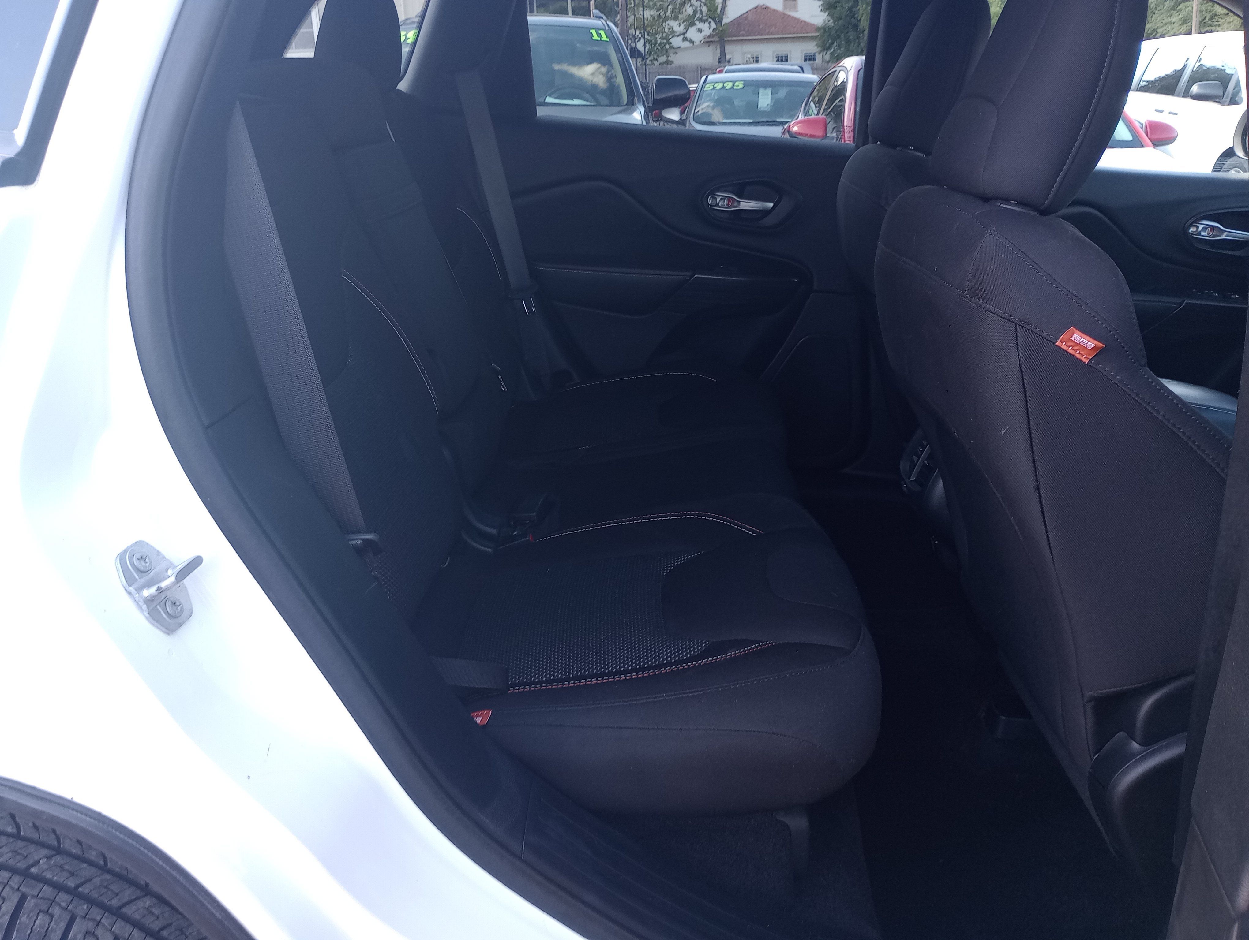 Used 2016 Jeep Cherokee 75th Anniversary FWD image 17