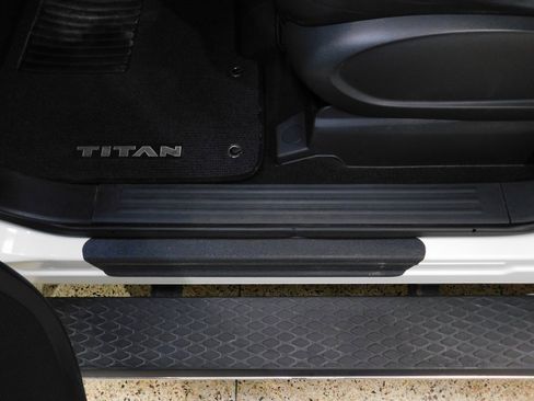 Used 2017 Nissan Titan SV image 35