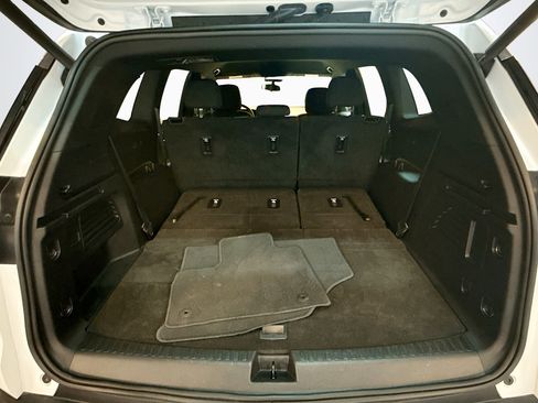 Used 2025 GMC Acadia Elevation image 29