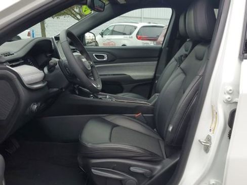 Certified 2024 Jeep Compass Latitude image 4