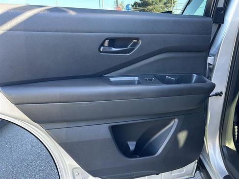 Used 2025 Nissan Pathfinder SV image 22
