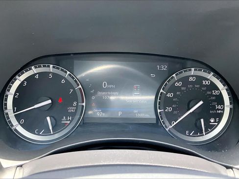 Used 2021 Toyota Highlander XLE AWD/4WD image 24