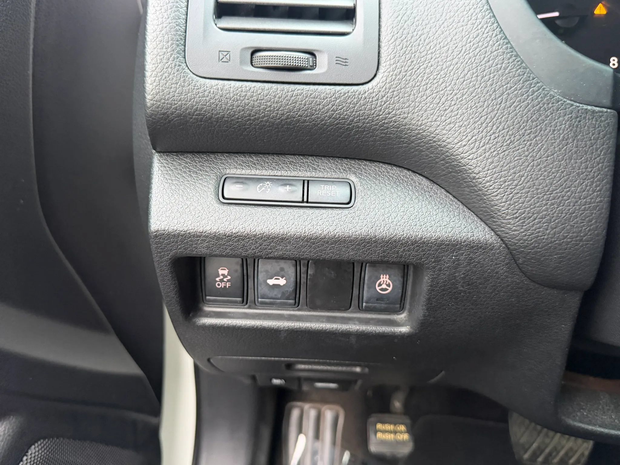 Used 2013 Nissan Altima 2.5 SL FWD image 25