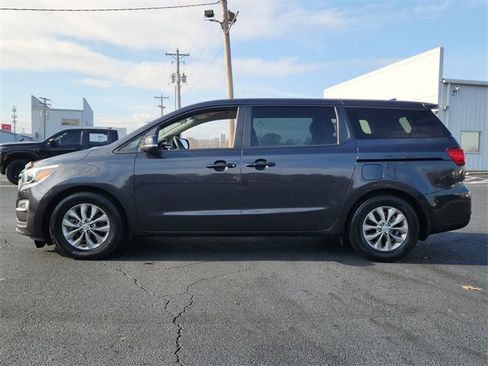 Used 2021 Kia Sedona LX image 6