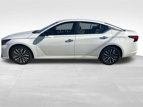 Used 2025 Nissan Altima 2.5 SV image 12