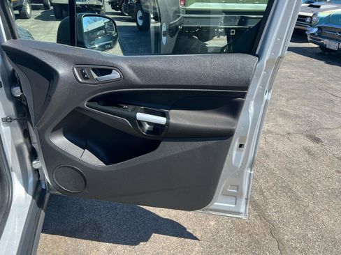 Used 2017 Ford Transit Connect XLT image 11