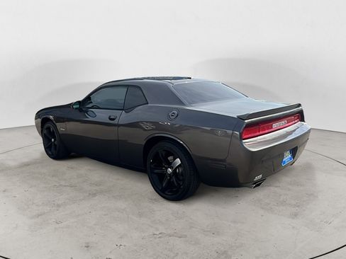 Used 2014 Dodge Challenger SXT RWD image 4