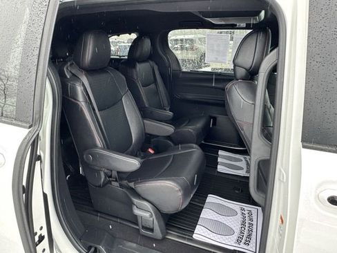 Used 2026 Toyota Sienna XSE image 28