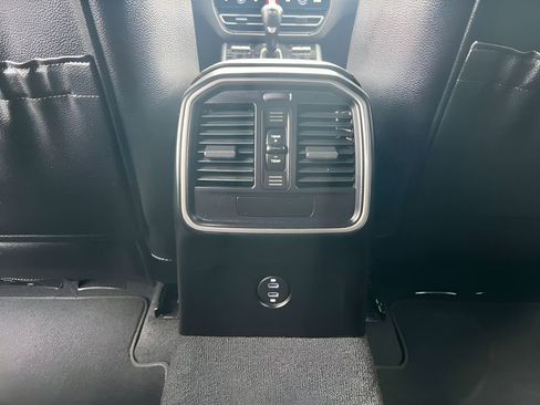 Used 2024 Porsche Macan T image 18