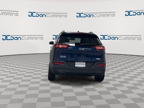 Used 2018 Jeep Cherokee Latitude w/ Cold Weather Group AWD/4WD image 7