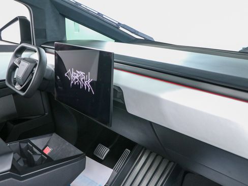 Used 2024 Tesla Cybertruck AWD Crew Cab image 23