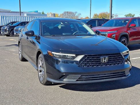 Used 2023 Honda Accord EX image 2