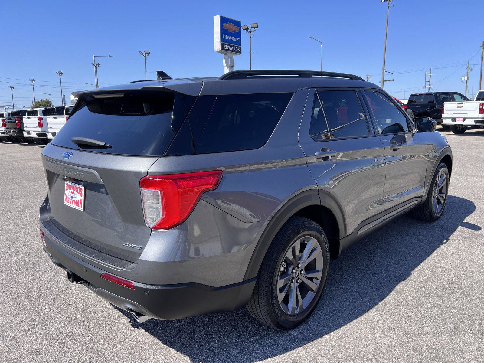 Used 2023 Ford Explorer XLT w/ Equipment Group 202A AWD/4WD image 8