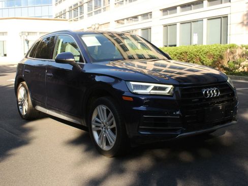 Used 2019 Audi Q5 2.0T Premium Plus w/ Premium Plus Package AWD/4WD image 1