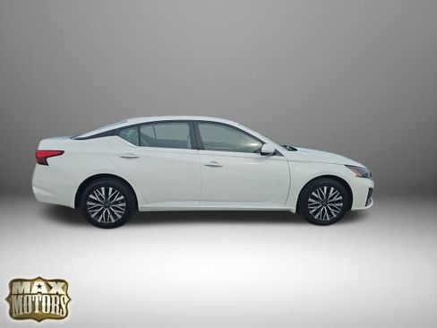 Used 2023 Nissan Altima 2.5 SV image 14