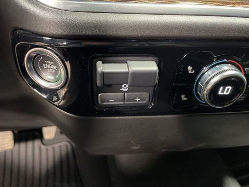 Used 2025 GMC Sierra 1500 SLE image 35