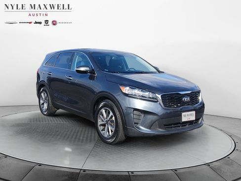 Used 2020 Kia Sorento FWD V6 image 2