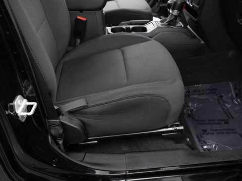 Used 2020 Jeep Wrangler Unlimited Sahara image 33