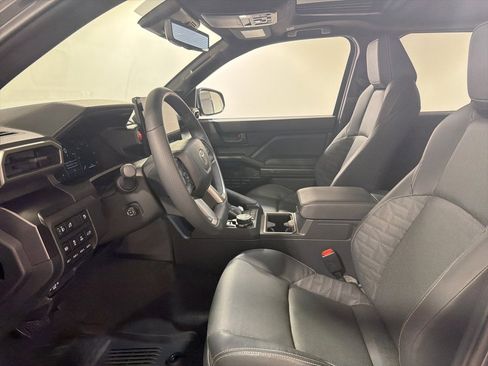 Used 2025 Toyota 4Runner TRD Off-Road Premium image 11