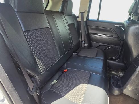 Used 2017 Jeep Compass Latitude FWD image 13