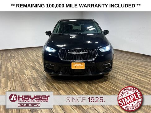 Certified 2024 Chrysler Pacifica Touring-L FWD image 3