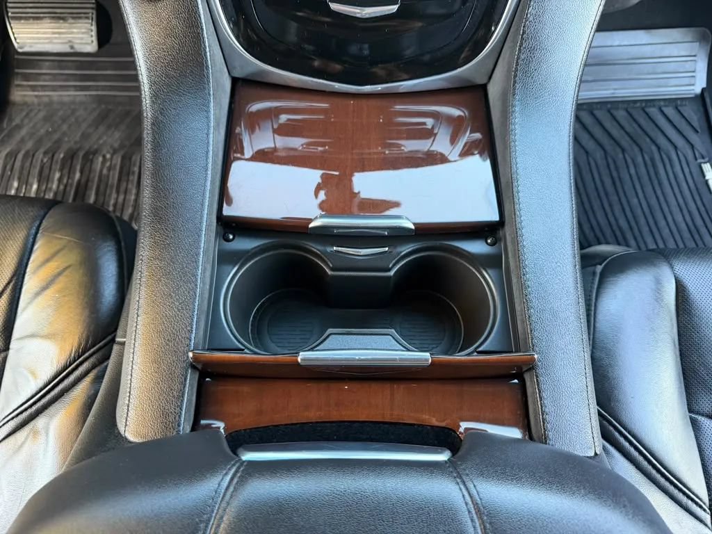 Used 2018 Cadillac Escalade Premium Luxury RWD image 25