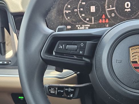 Certified 2026 Porsche Cayenne AWD/4WD image 26
