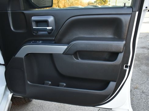 Used 2018 Chevrolet Silverado 1500 LT w/ All Star Edition image 38