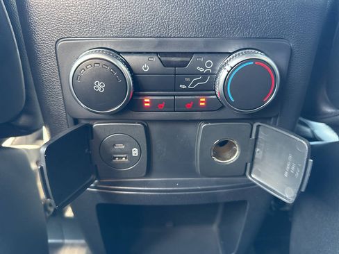 Used 2020 Ford Explorer XLT w/ Equipment Group 202A AWD/4WD image 32