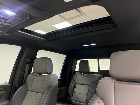 Used 2024 Chevrolet Silverado 2500 ZR2 w/ Technology Package AWD/4WD image 39