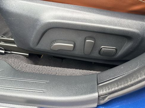 Used 2017 Subaru Outback 2.5i Touring AWD/4WD image 11