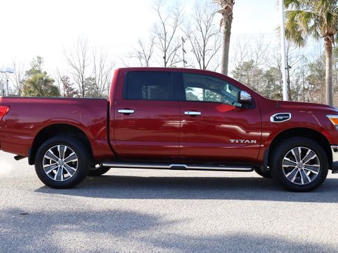 Used 2017 Nissan Titan SL image 6