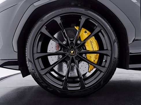 Used 2022 Lamborghini Urus AWD/4WD image 3