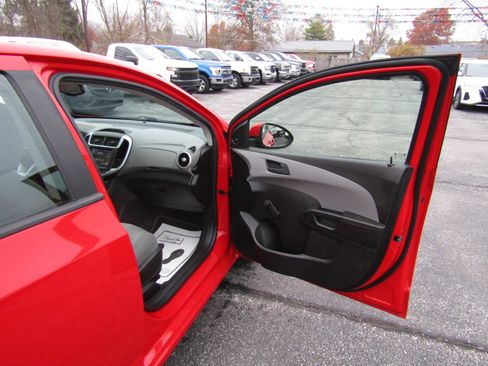 Used 2020 Chevrolet Sonic LT image 23