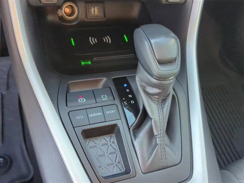 Used 2024 Toyota RAV4 XLE FWD image 22