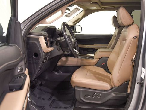 Used 2024 Ford Expedition Limited AWD/4WD image 11