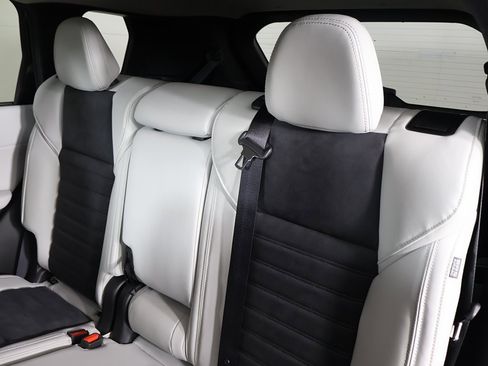 New 2026 Mitsubishi Outlander SE image 32